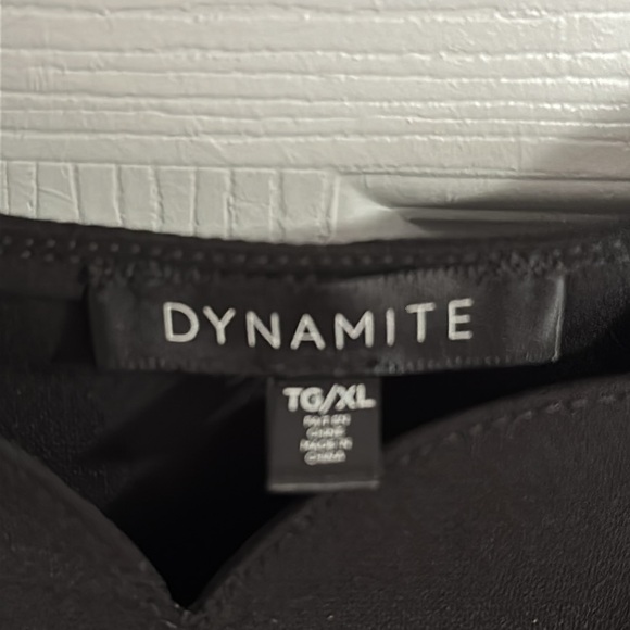 Dynamite Sleeveless Blouse - Picture 3 of 5